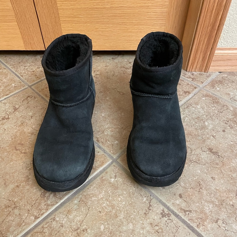 UGG classic mini size 8